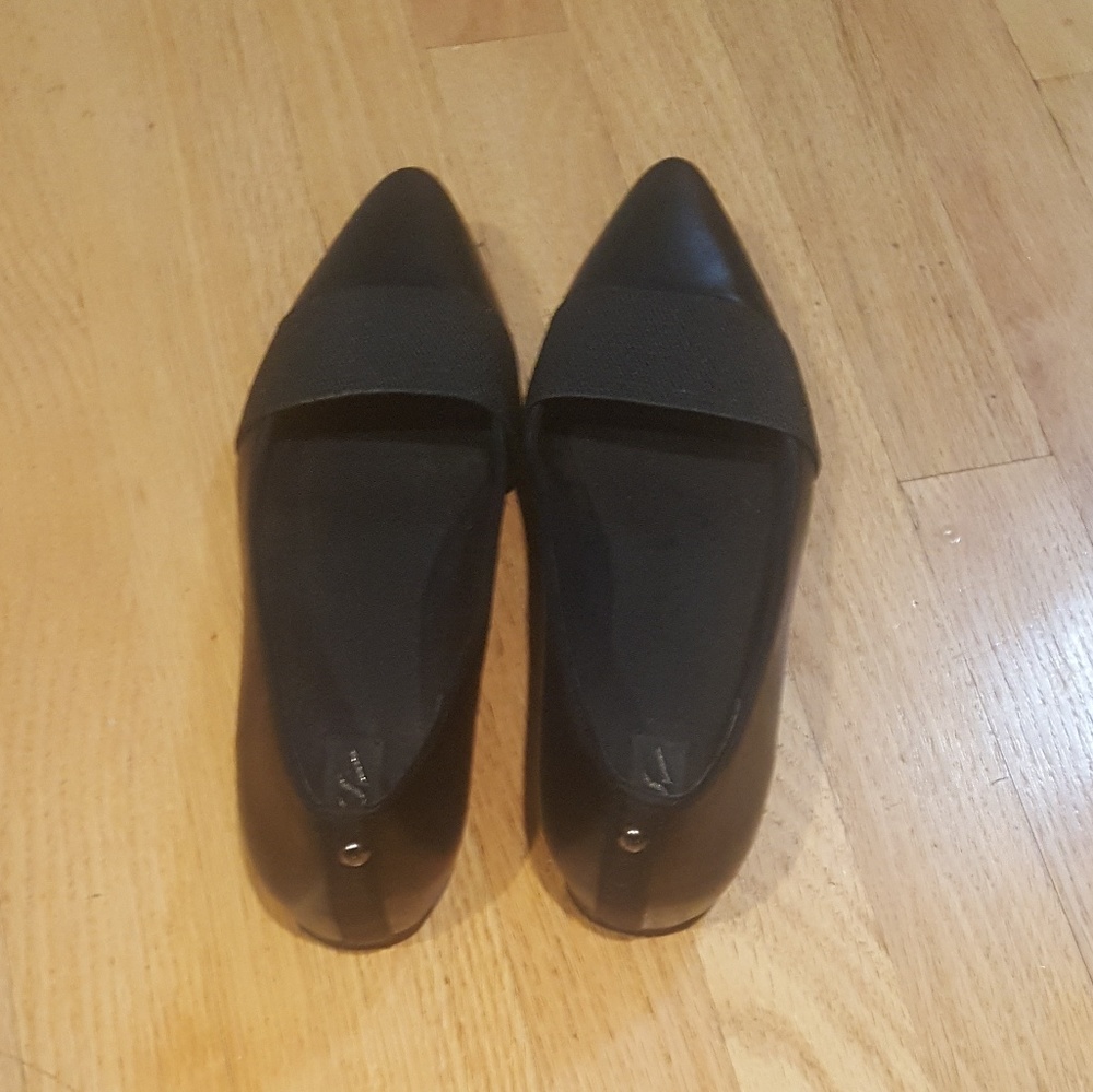 Simply Vera Wang Black Flats